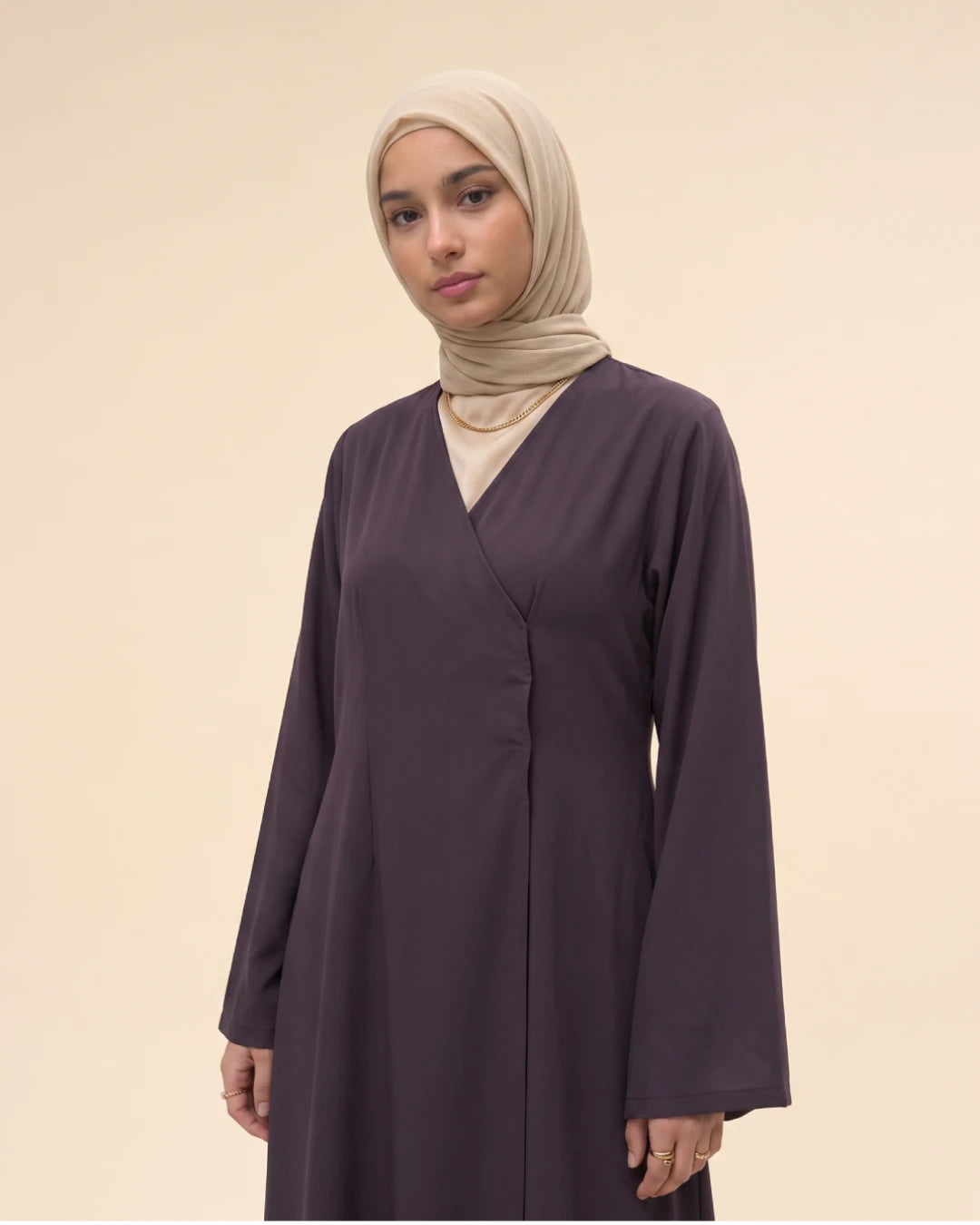 Abaya Banafsaj — Enveloppe & Silhouette en A