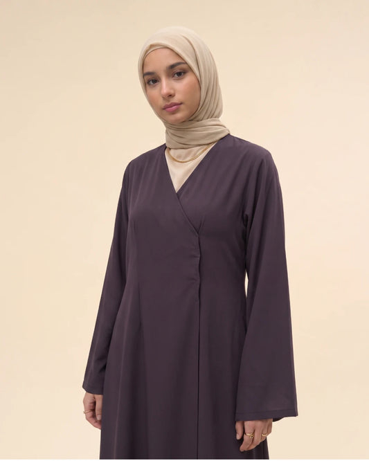 Abaya Banafsaj — Enveloppe & Silhouette en A