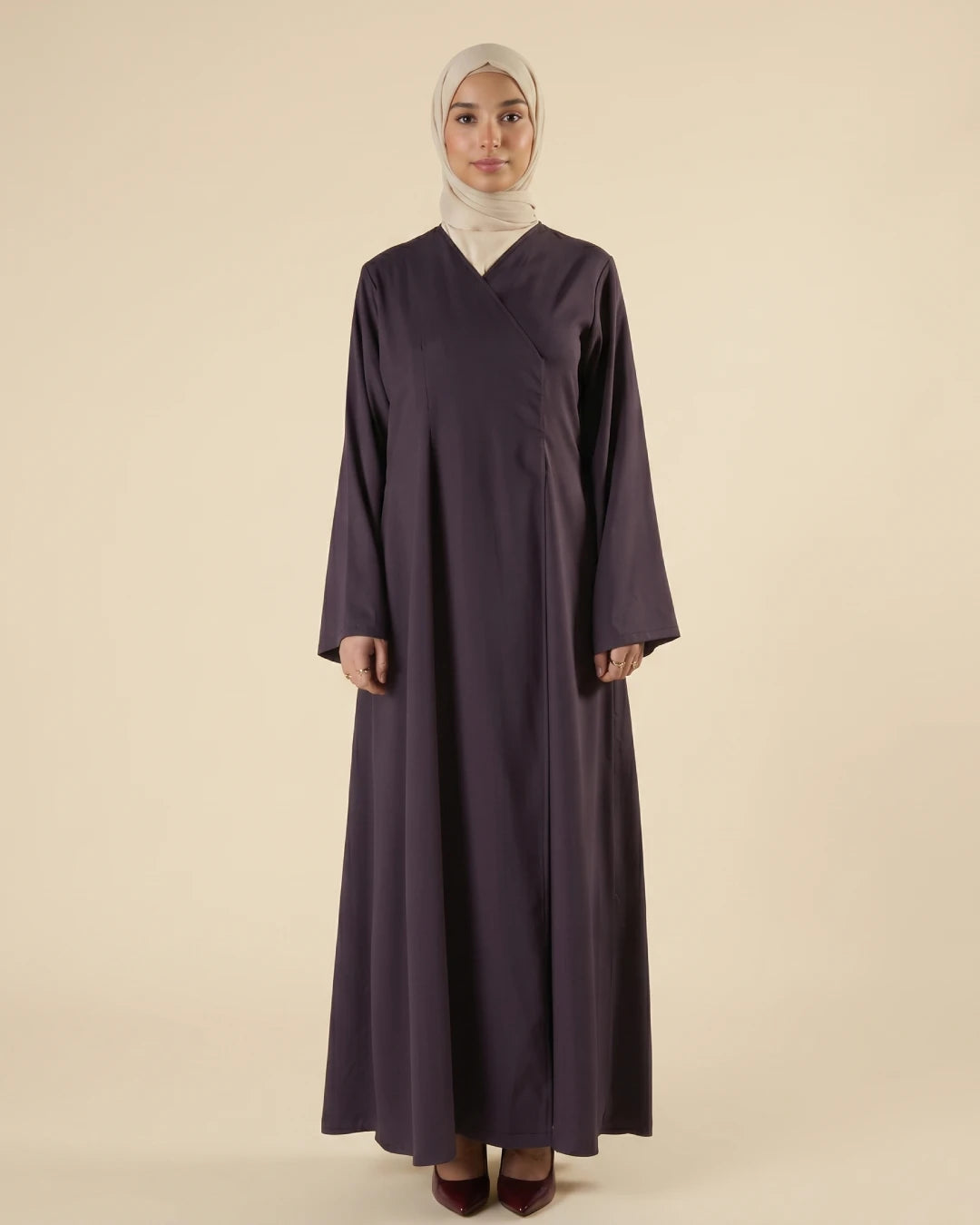 Abaya Banafsaj — Enveloppe & Silhouette en A